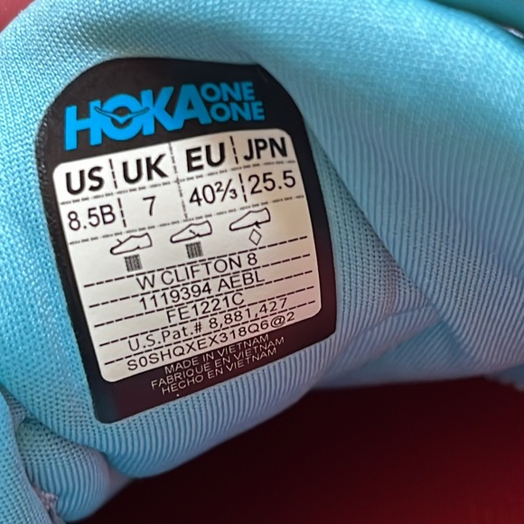 HOKA CLIFTON 8